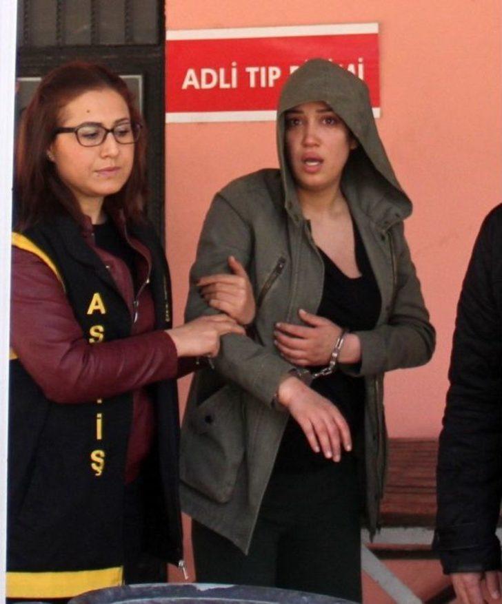 Fuhuştan Yakalanan Hamile Kadın Basın Mensuplarını Görünce Şok Oldu G5