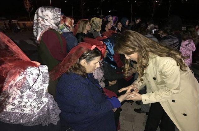 Çanakkale’ye Gidecek Olan Yaşlılar İle Çocuklara Kına Gecesi