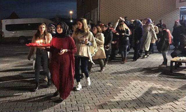 Çanakkale’ye Gidecek Olan Yaşlılar İle Çocuklara Kına Gecesi