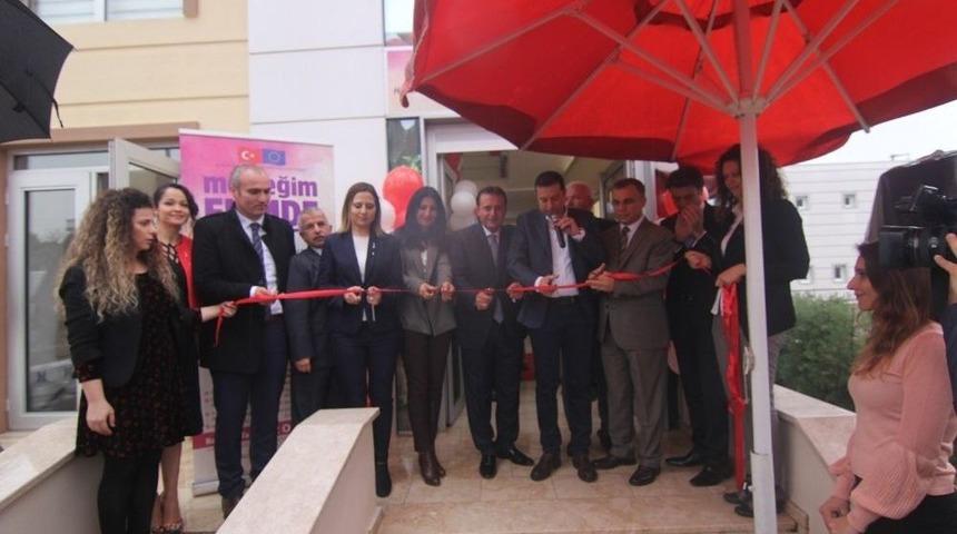 Menderes&rsquo;te Hayat Boyu &Ouml;ğrenme Merkezi A&ccedil;ıldı