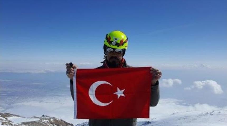 Tek Başına S&uuml;phan Dağı&rsquo;Na Tırmandı