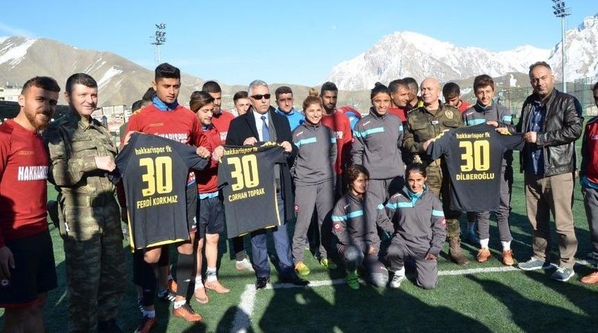 Vali Toprak Futbolcuların Antrenmanlarını İzledi