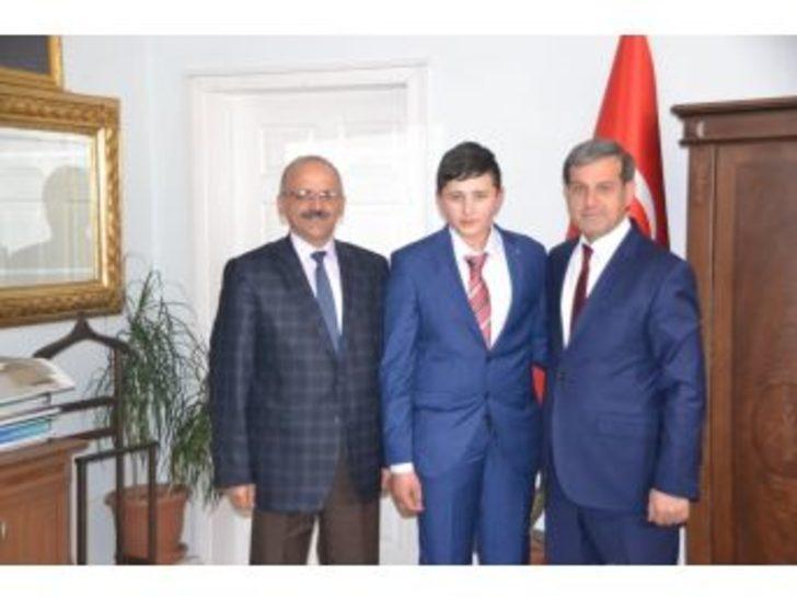 Başkan Süleyman Özkan’dan Hafız Ercan Coşgun’a Ödül