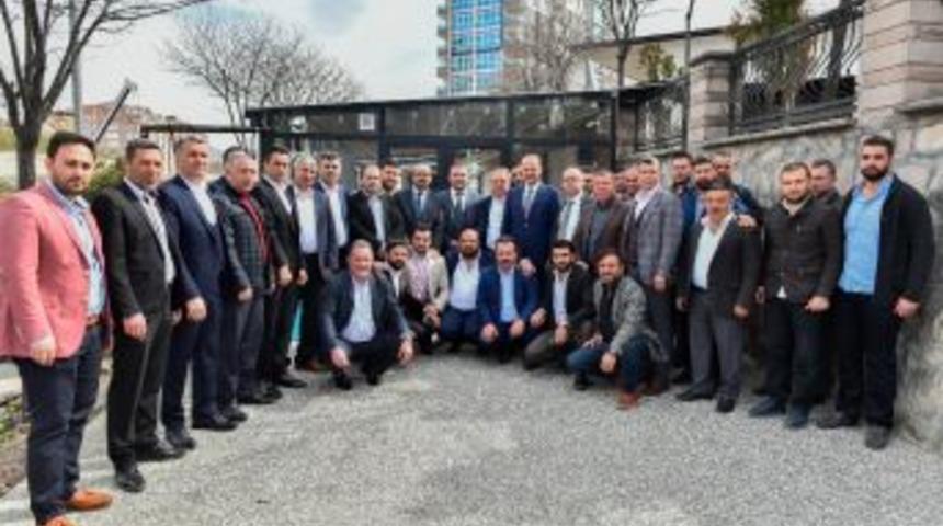 Başkan Akg&uuml;l M&uuml;teahhitlerle Buluştu