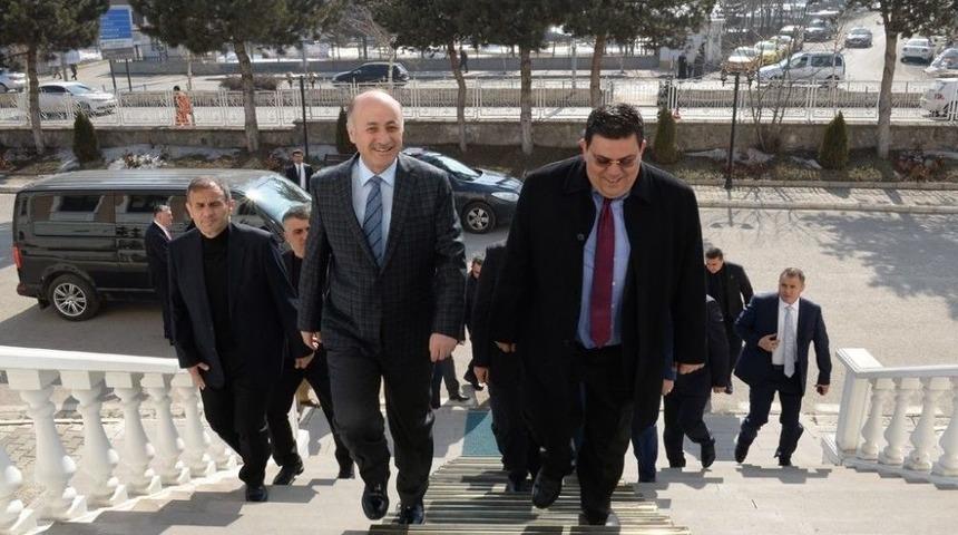 Kktc Milli Eğitim Ve K&uuml;lt&uuml;r Bakanı Berova&rsquo;dan Vali Azizoğlu&rsquo;na Ziyaret