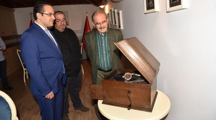 Ata Anı Evi&rsquo;ne Eskişehirli Başkan B&uuml;y&uuml;kerşen&rsquo;den &Ouml;vg&uuml;