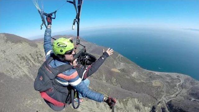 Engelli Uçma Hayalini Yamaç Paraşütü Ile Gerçekleştirdi