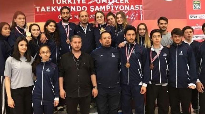 İzmir Büyükşehir Belediyespor Tekvando Takımı Alanya'da 6 Madalya Kazandı