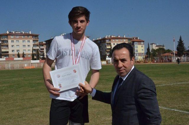 Okullar Arası Puanlı Atletizm Yarışmaları Sona Erdi