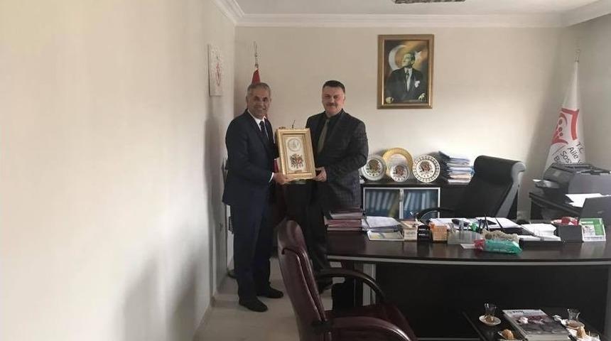 Başkan Yaman, Aile Ve Sosyal Politikalar İl M&uuml;d&uuml;r&uuml; Akg&uuml;l İle Bir Araya Geldi