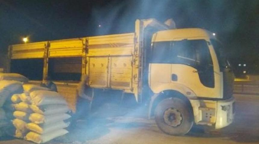 Van'da Ka&ccedil;ak Badem Ve &Ccedil;ay Ele Ge&ccedil;irildi