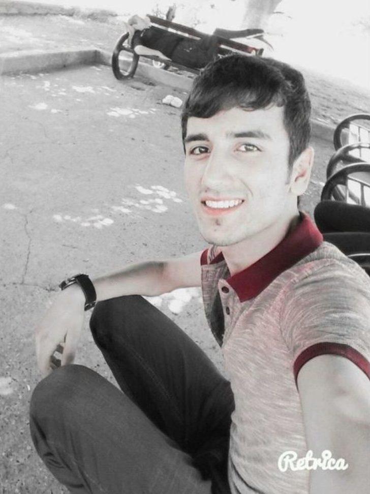 Fırtınadan Uçan Cam Balkon Motosiklet Sürücüsünü Ağır Yaraladı G2