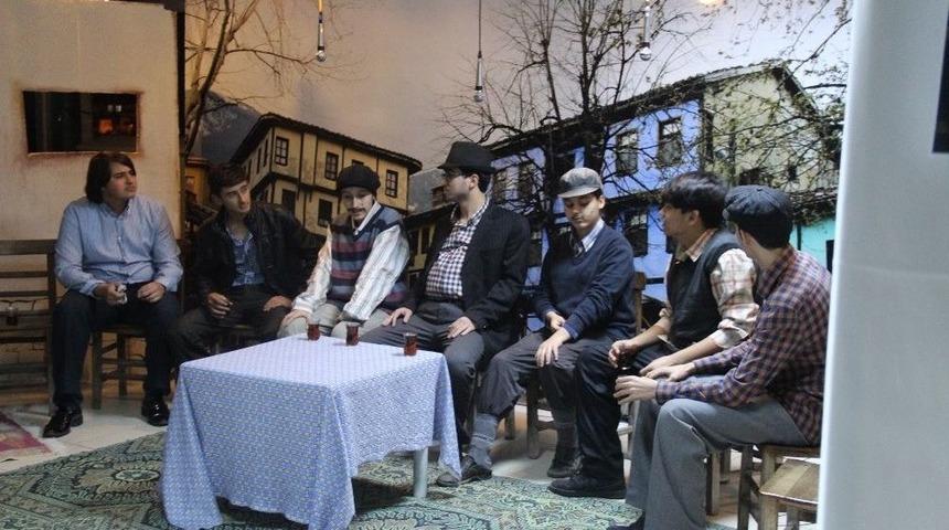 Finike’de Diyaliz Hastaları Tiyatro Gösterisinde Buluştu