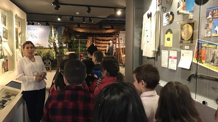 Minik &Ouml;ğrenciler Kent M&uuml;zesini Gezdi