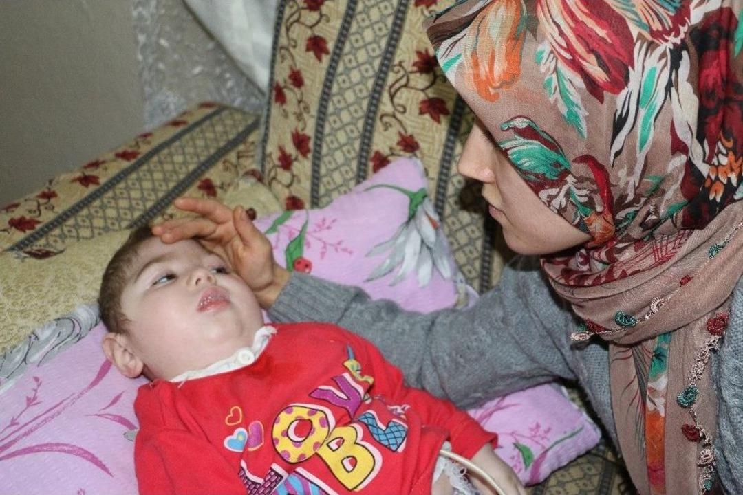 &Ccedil;ocukları Nefes Alsın Diye Başında 2 Yıldır N&ouml;bet Tutuyorlar