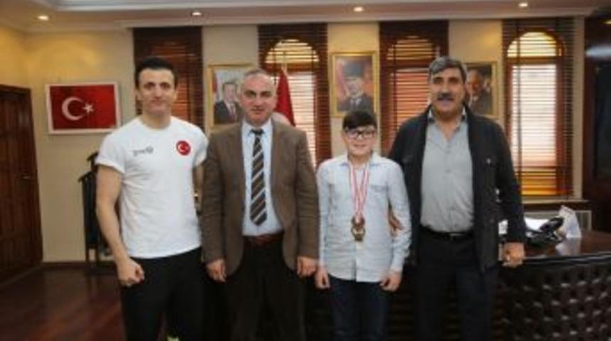 T&uuml;rkiye 3.&rsquo;s&uuml;nden Başkan Yılmazer&rsquo;e Ziyaret