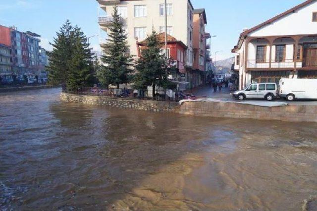 Çarşamba Çayı Taşma Noktasına Geldi