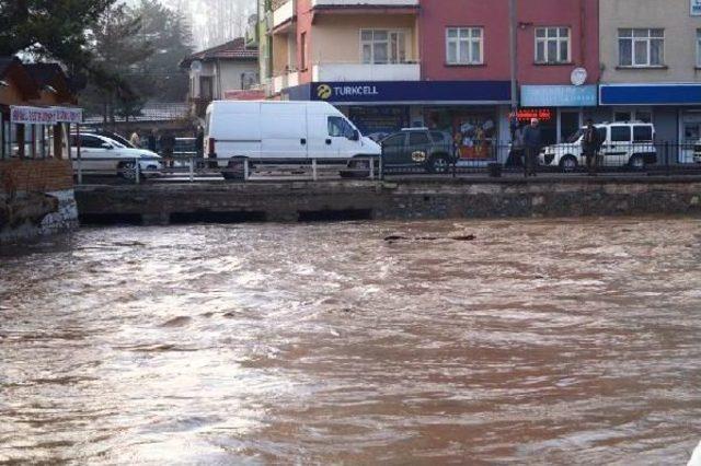 Çarşamba Çayı Taşma Noktasına Geldi