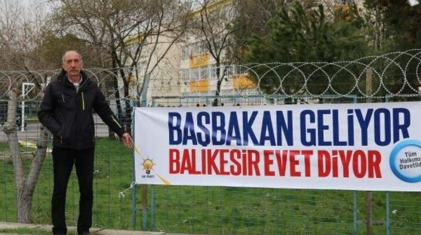 Okul Duvarına 'evet' Afişine Tepki