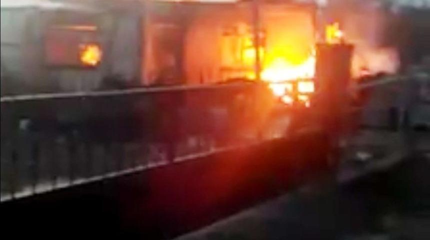 Yanan Evde Patlama Meydana Geldi