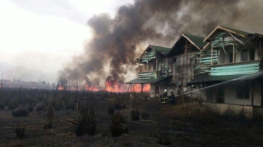 D&ouml;rtyol&rsquo;da Sazlık Alanda Yangın