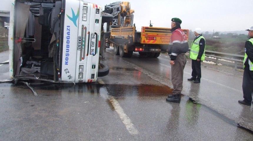 Bursa&rsquo;da Yolcu Minib&uuml;s&uuml; Kazası Y&uuml;rekleri Ağızlara Getirdi