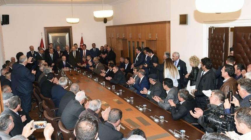 Chp Genel Başkanı Kemal Kılı&ccedil;daroğlu Muhtarlarla Buluştu