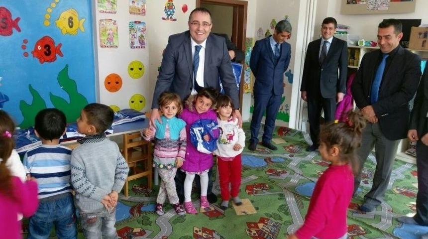 Hasankeyf&rsquo;te Bin 621 &Ouml;ğrenciye Kıyafet Yardımı Yapıldı