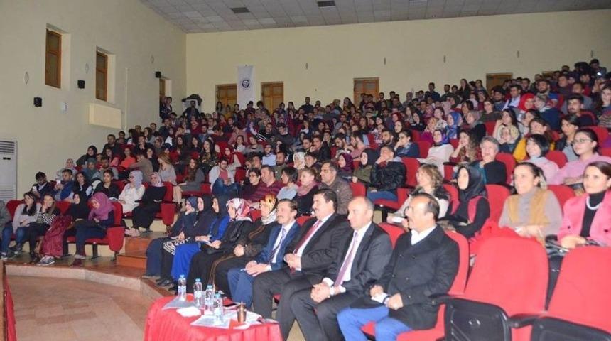 &Uuml;niversite &Ouml;ğrencileri Tarafından &ldquo;istanbul Efendisi&rdquo; Adlı Tiyatro Oyunu Sahnelendi