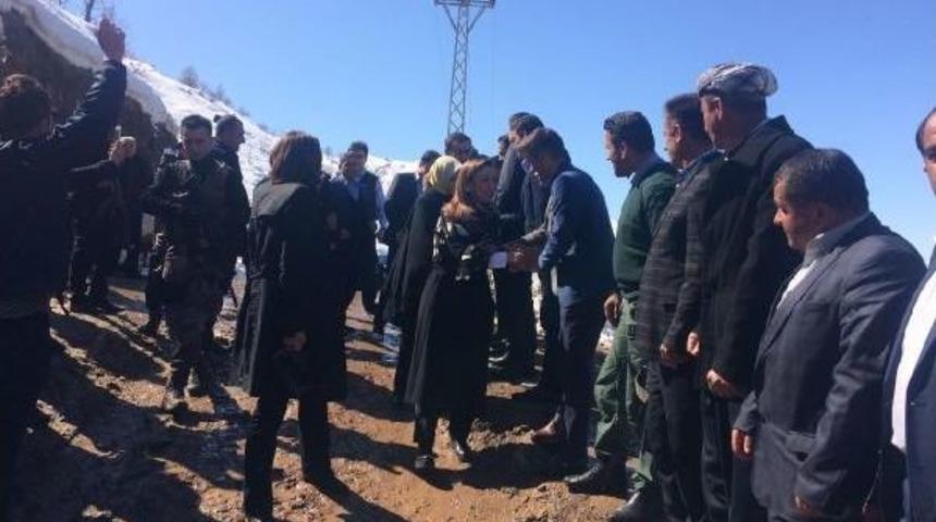 Ak Partili &Ccedil;alık, Şemdinli'de 'evet' &Ccedil;alışması Yaptı