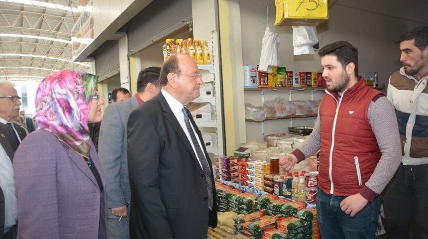 Başkan &Ouml;zakcan, Fatih Kapalı Pazar Yeri Esnafını Ziyaret Etti