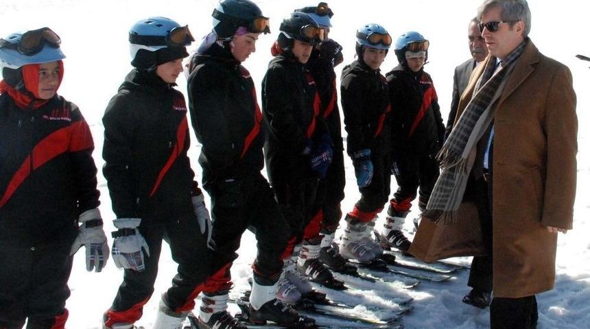 Vali &Ccedil;ınar&rsquo;dan Kayak&ccedil;ılara Ziyaret