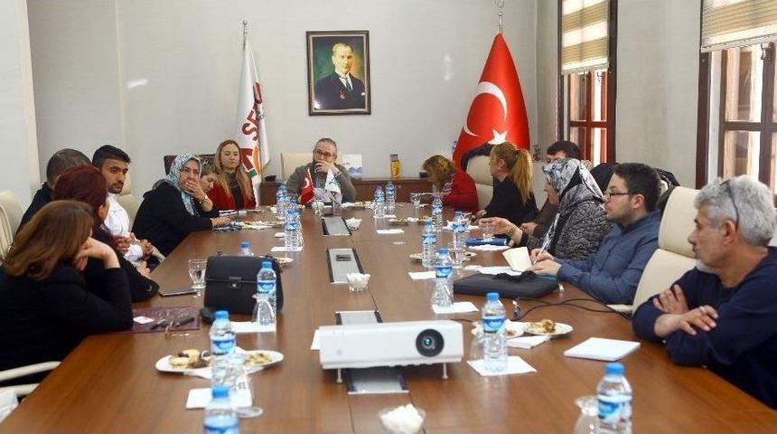 Serka, B&uuml;rokrasinin G&uuml;len Y&uuml;z&uuml;d&uuml;r