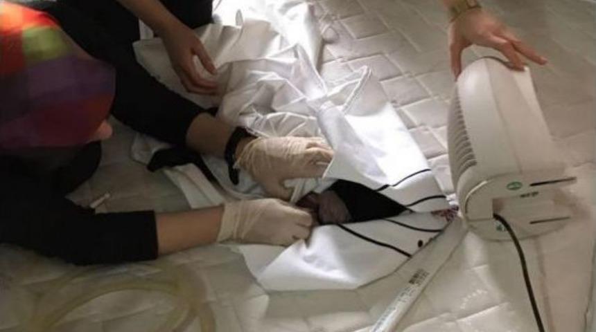 Takside Doğan Prematüre Bebeği Elektrikli Isıtıcıyla Isıttılar