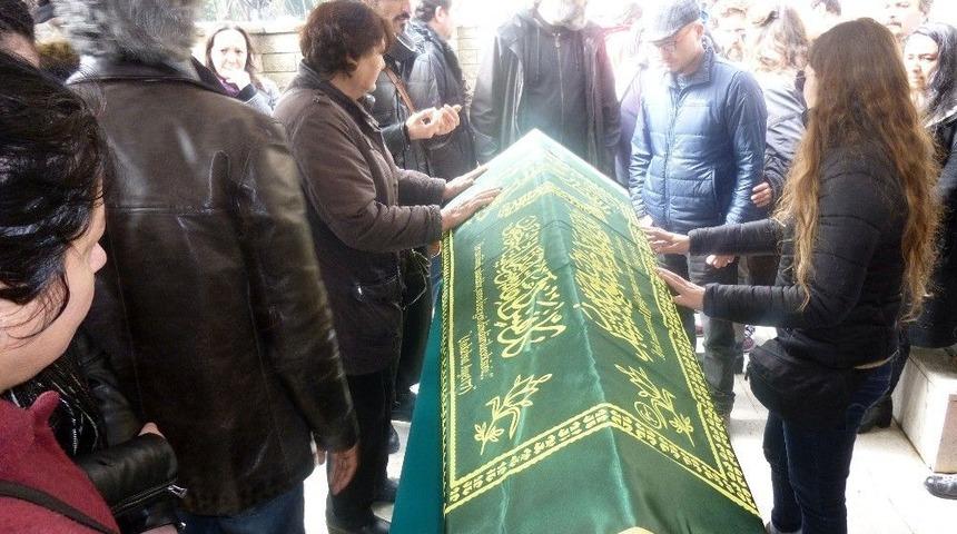 Sahte İ&ccedil;kiden Hayatını Kaybeden D&ouml;vmeci Son Yolculuğuna Uğurlandı