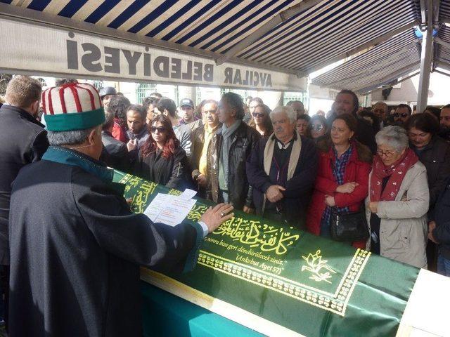 Sahte İçkiden Hayatını Kaybeden Dövmeci Son Yolculuğuna Uğurlandı