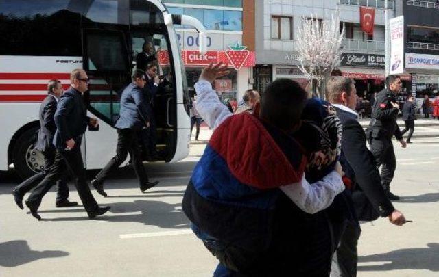 Başbakan Yıldırım Cami Avlusunda Cuma Namazı Kıldı