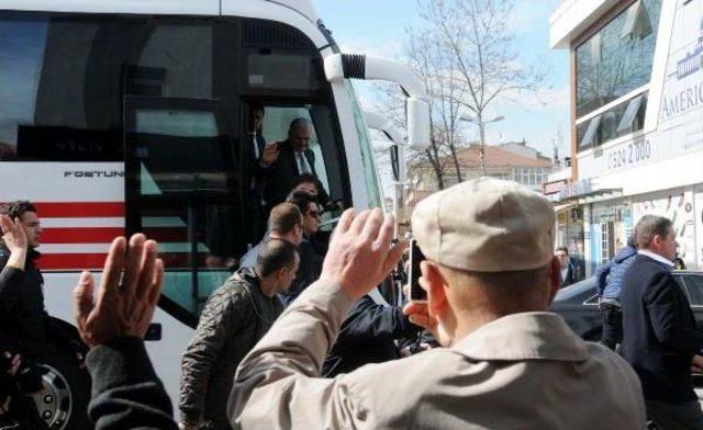 Başbakan Yıldırım Cami Avlusunda Cuma Namazı Kıldı