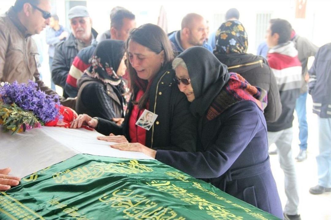İş Yerinde Boğazı Kesilen Gen&ccedil; Kadının Cenazesinde G&ouml;zyaşları Sel Oldu