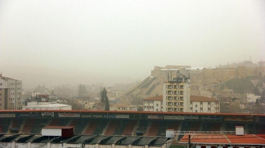 Suriye&rsquo;den Gelen Kum Ve Toz Fırtınası Gaziantep&rsquo;te Etkili Oldu