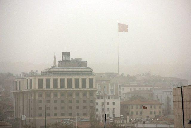 Suriye’den Gelen Kum Ve Toz Fırtınası Gaziantep’te Etkili Oldu