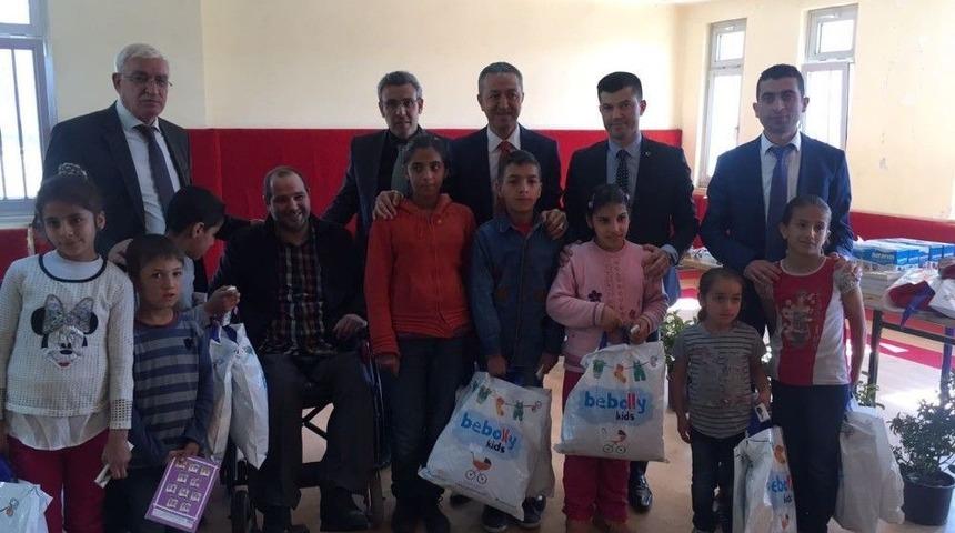 Engelliler Saksıda Fidan Dikti