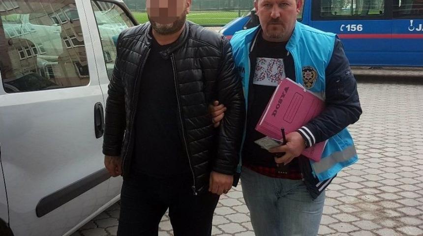 Eski Polis M&uuml;d&uuml;r&uuml;ne Meydan Dayağı Atıp Sosyal Medyadan Canlı Yayınladı