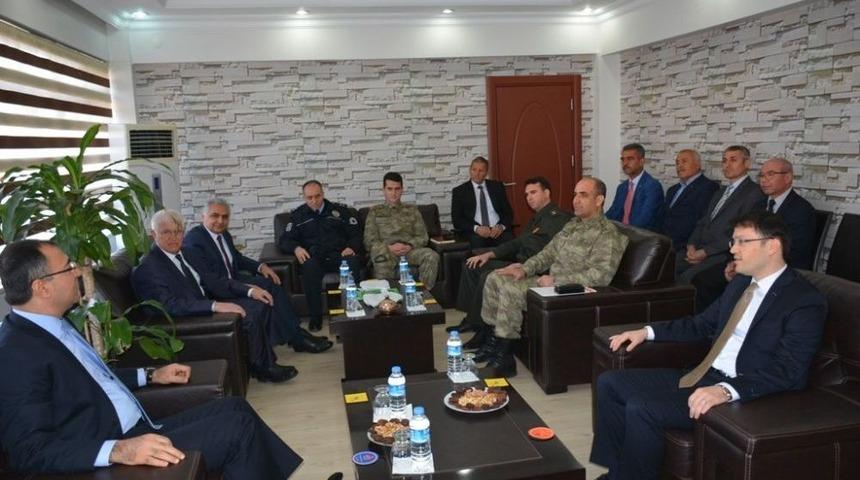 Vali Toprak, Hekimhan Ve Kuluncak&rsquo;ta &Ccedil;eşitli Temaslarda Bulundu