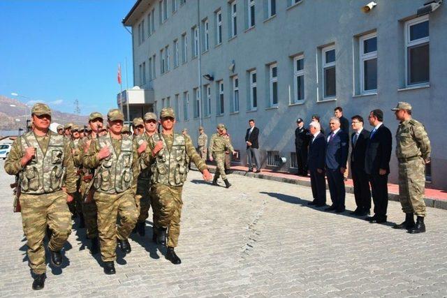 Vali Toprak, Korucuları Denetlemeye Devam Ediyor