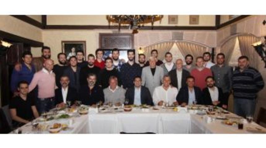 Antalyaspor Basketbol Takımı Teşekk&uuml;r Yemeğinde Buluştu