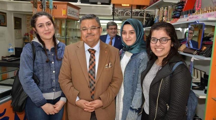 Belediye Başkanı Selim Yağcı Esnafların Sorunlarını Dinledi