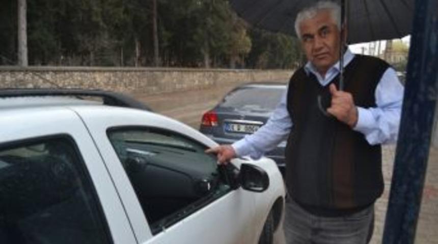Camını Kırıp Otomobili Soydular
