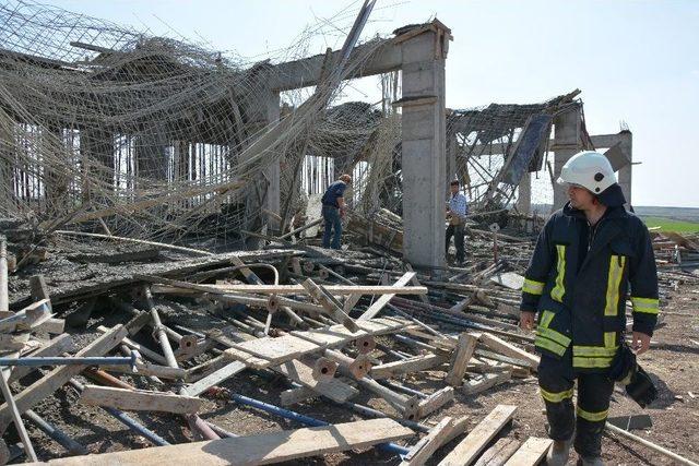 Beton Dökülürken Kalıplar Çöktü: 3 İşçi Yaralı