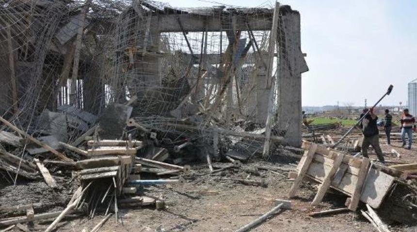 Siverek'te D&uuml;kkan Inşaatı &Ccedil;&ouml;kt&uuml;: 3 Yaralı